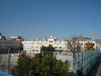 Primary school. 975m to Adachi Ward Ayase Elementary School