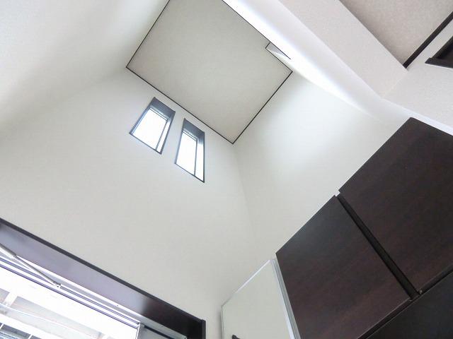 Entrance. 5 Building is a bright entrance with atrium