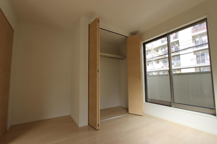 Non-living room. Each room also daylighting good. It was to ensure all rooms 6 Pledge, Clear there is room. 