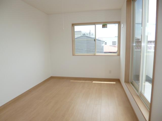 Non-living room. Because in the property construction, It will be the photo of the other site of construction main.