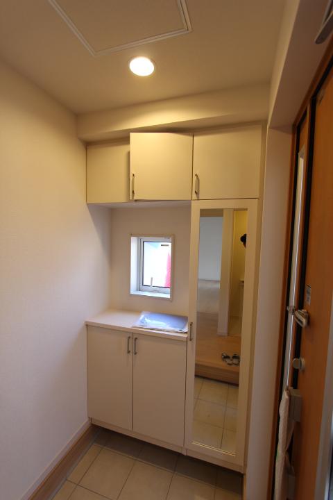 Entrance. Many also entrance storage. With entrance mirror that can check before going out.