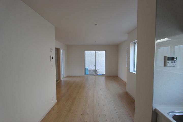 Living. You can dishes while the family conversation.