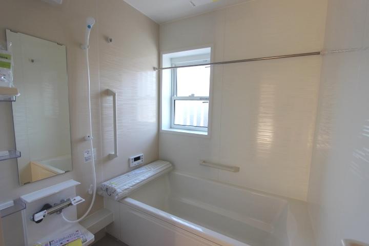 Bathroom. In the spacious bathroom one tsubo type, Heal the fatigue of the day. (2013 September shooting)