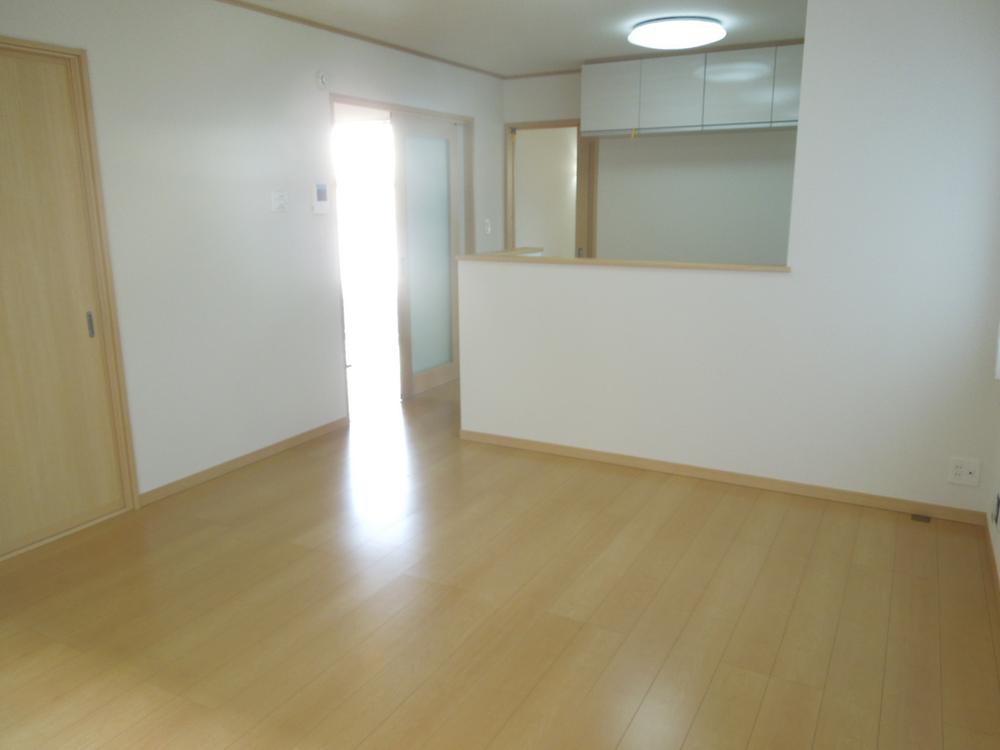 Living. Spacious living room