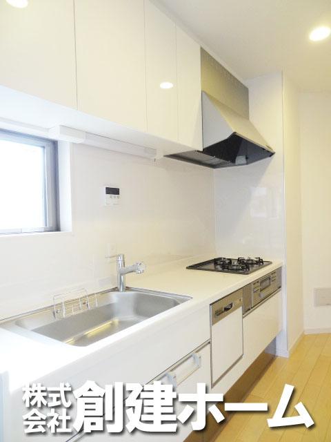 Kitchen. Pot and pans can be accommodated, Large system Kitchen!