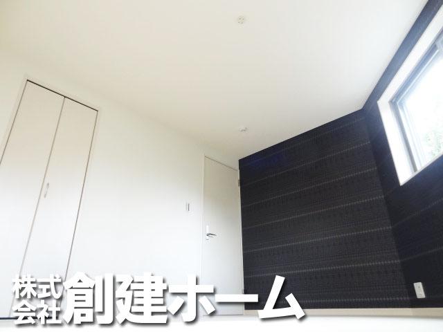 Non-living room. Accent Cross is a stylish first floor of the living room.