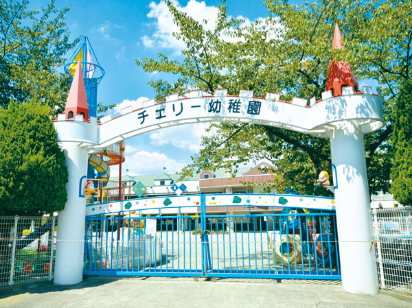 Surrounding environment. Cherry kindergarten (Urban Square about 630m, 8 min. Walk, Season Square about 700m, A 9-minute walk)