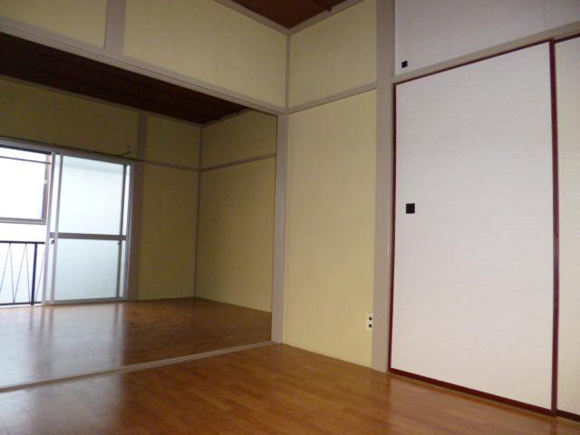 Living and room. Western-style 1