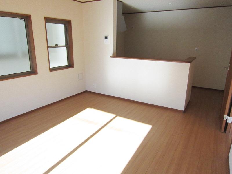 Living. Building 2 Living