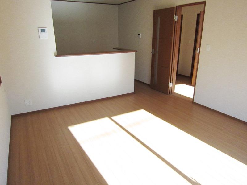 Living. Building 2 Living