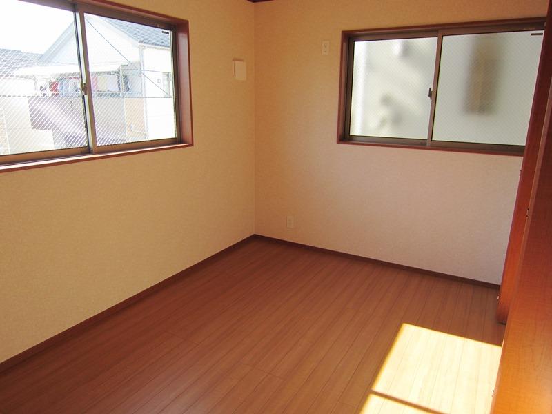 Non-living room. Building 2 Western-style 6 Pledge