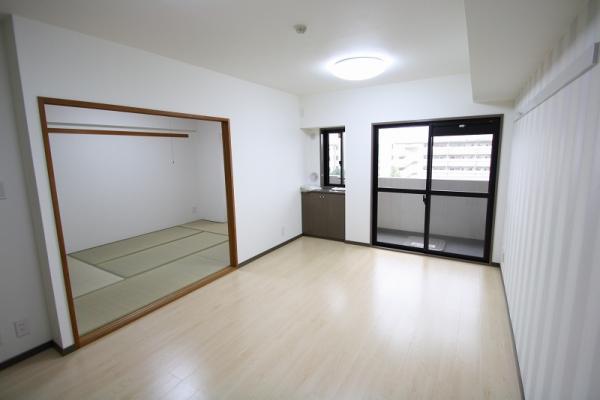 Living. Continuation of a Japanese-style room or