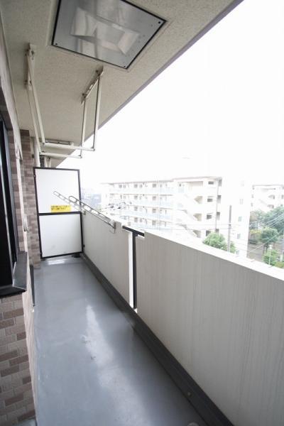 Balcony. Vantage balcony also look Sky Tree