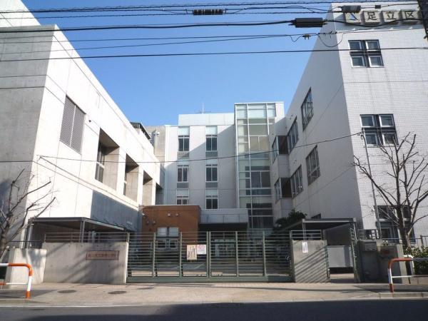 Primary school. 640m to about 640m to Shimane elementary school