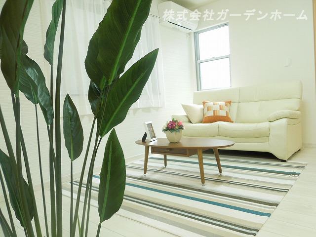 Living. Spacious living room (2013 / 9) Shooting