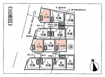 The entire compartment Figure. Driveway facing the west side road