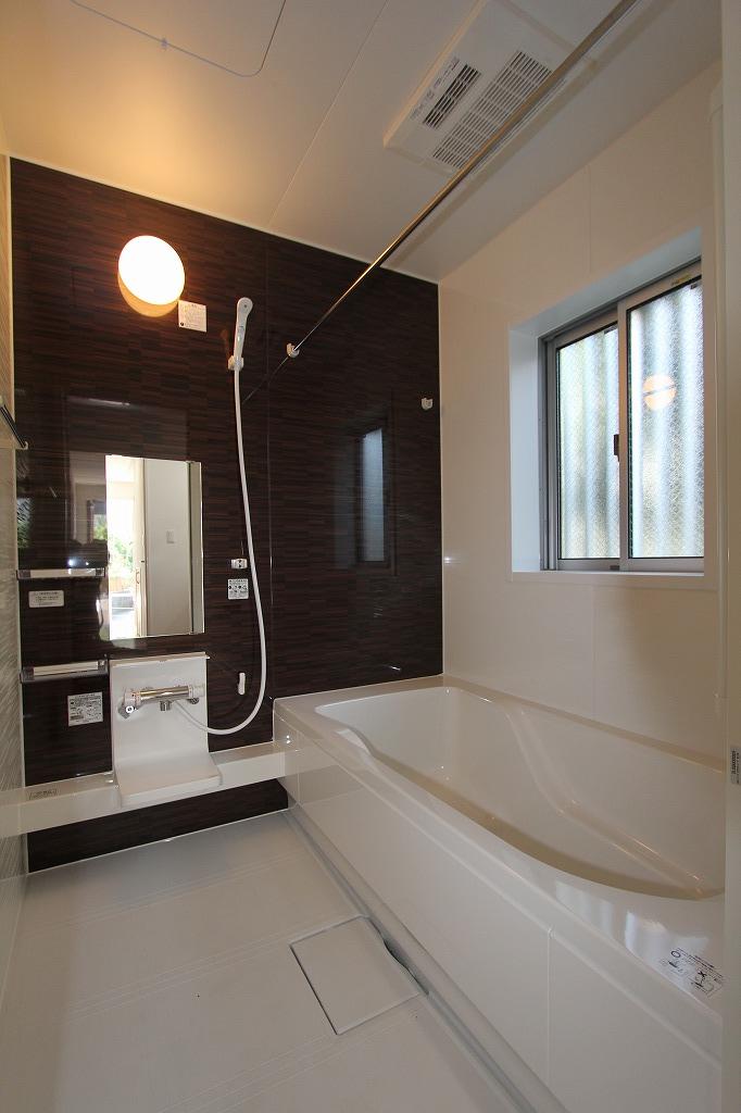 Bathroom. «Construction cases» Brokerage fees are not or Ri or hanging