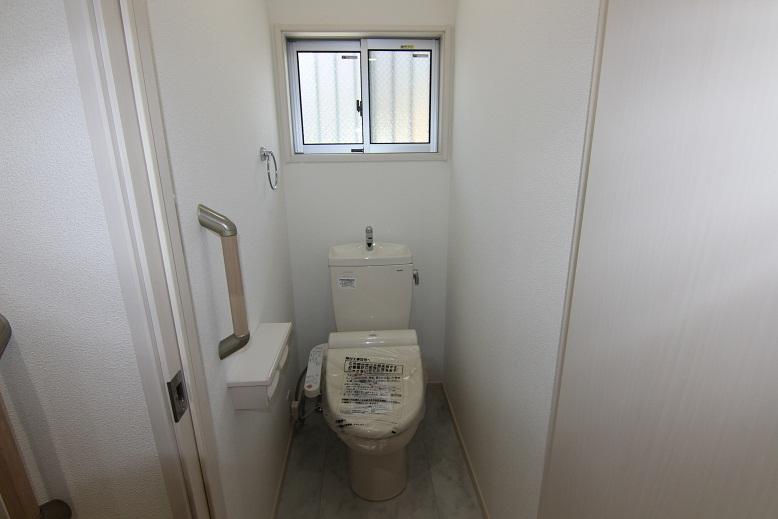 Toilet. «Construction cases» Brokerage fees are not or Ri or hanging