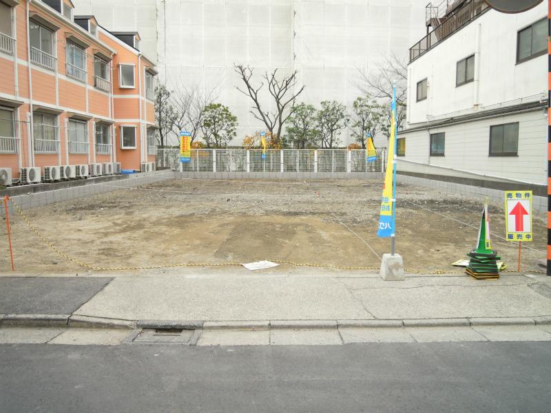 Local appearance photo. Local (12 May 2013) Shooting