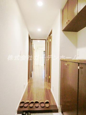 Entrance. Indoor (11 May 2013) Shooting