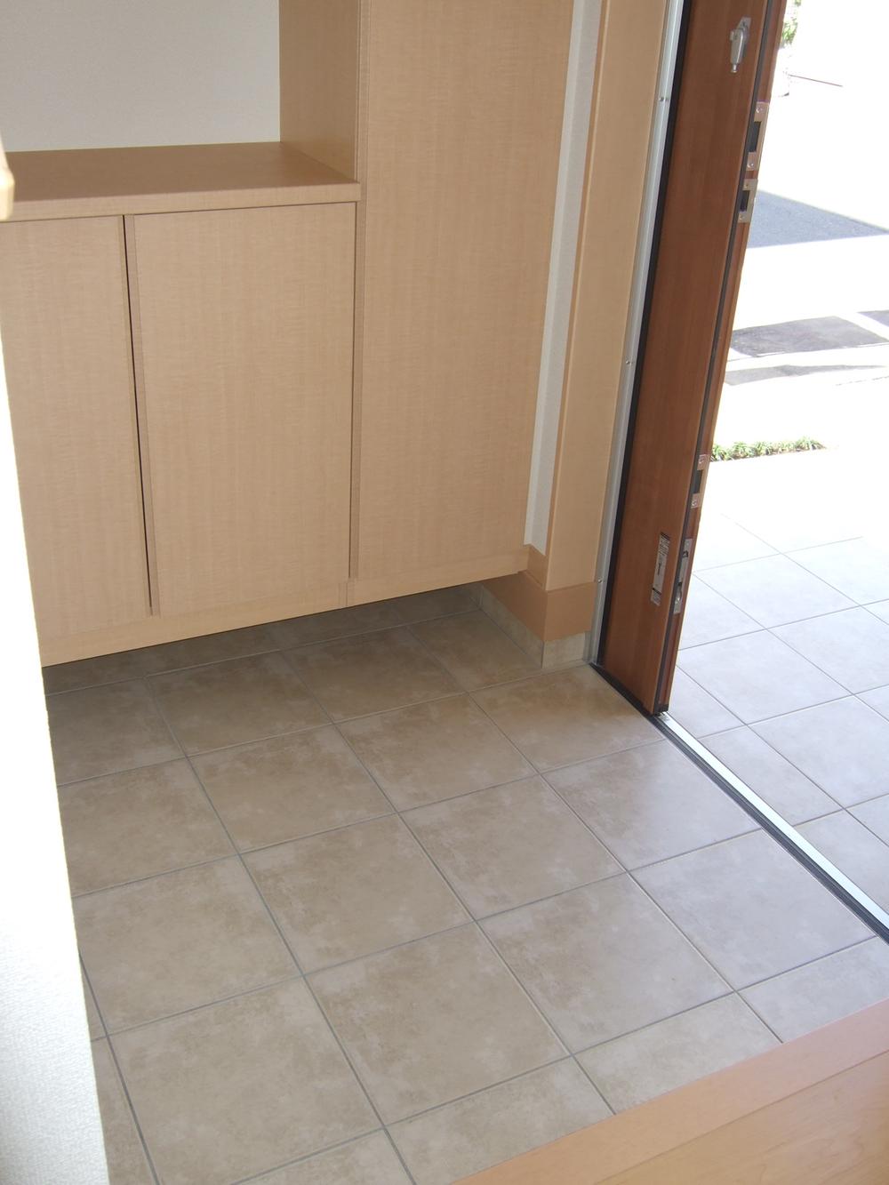 Entrance. 1 Building