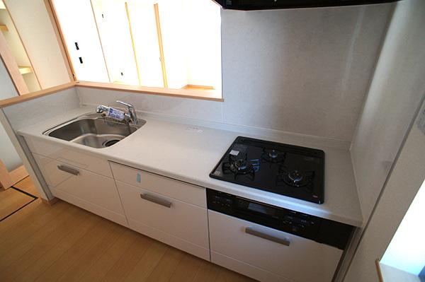 Kitchen. Produce a warm time face-to-face kitchen of your family Indoor (12 May 2013) Shooting D Building