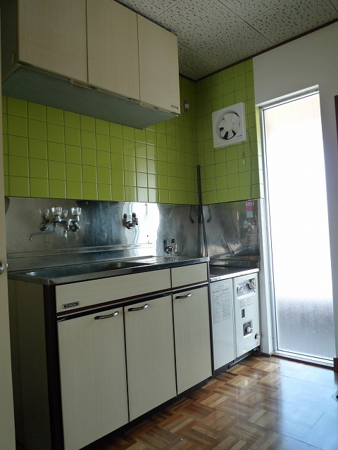 Kitchen. And the entrance side is turned to the glass part, It contains the light