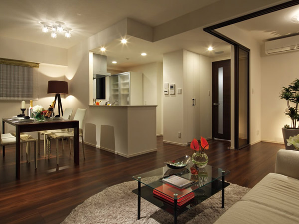 Living.  [living ・ dining] Living in pursuit of openness and quality of ・ dining. Open feeling of light and wind-wide opening of the south is bring. Joinery of surface material Ya, Fine nestled specifications, such as flooring weave. As a relaxation place for your family we have pursued the luxury of space itself.  ※ Indoor photo is what all was taken the model room A type