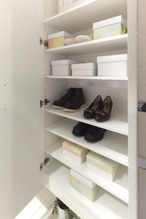 Receipt. Footwear purse