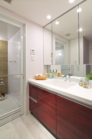 Bathing-wash room.  [Powder Room] Advanced equipment ・ Function Ya, Wash chamber provided a wealth of storage space. We established the linen cabinet to all households.