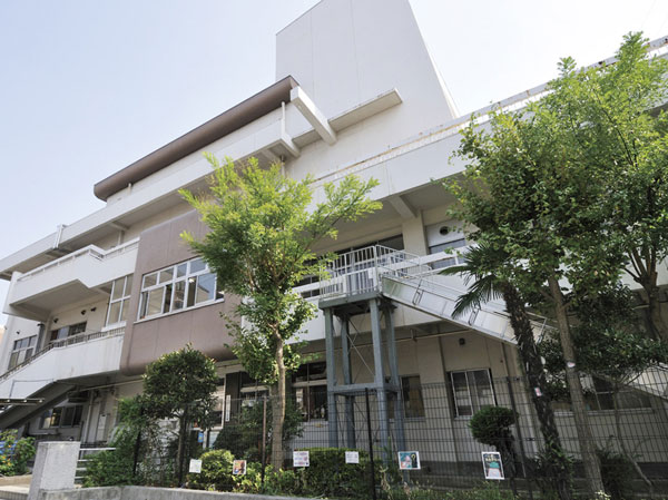 Surrounding environment. Municipal Ayase nursery school (about 100m ・ A 2-minute walk)