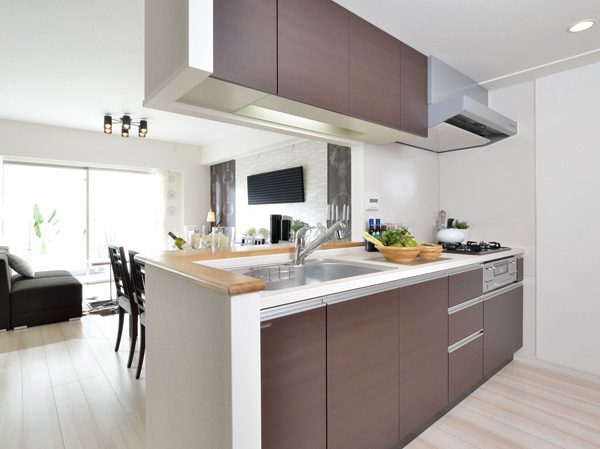 Kitchen.  [Kitchen to create a delicious cuisine and a smile] Conversation with children to study at the dining table can enjoy while cooking, It adopted a face-to-face counter kitchen. At the same time overlooking the whole LD, Partition the well space degree and the upper shelf cupboard, Produce a cooking easy atmosphere. (Less than, Posted photos model Room G-type menu plan (free of charge) ※ Including some paid options / Both the application deadline Yes)