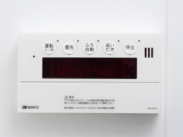 Bathing-wash room.  [Otobasu] Automatic hot water filling, Automatic keep warm, Introduced Otobasu with Reheating function. Operation of the control panel is easy.