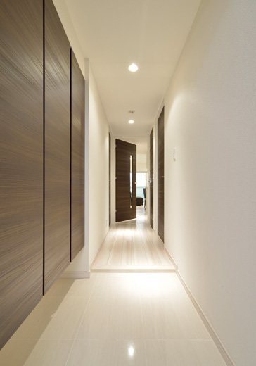 Interior.  [Entrance] The entrance to the first impression of the dwelling, The elegance entertain people proud to visit, We expressed in marble with a profound feeling. Easy-to-use and functional to the door, Adoption of a push-pull handle of beautiful design. Also with consideration to security.