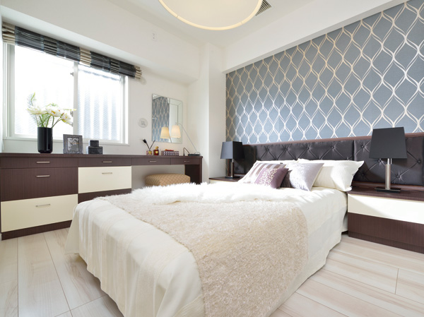 Interior.  [Master bedroom] Bedroom sought the most private of peace in the house. Western-style is the main bedroom (1) to ensure the breadth of a room, It provided the amount of storage abundant closet with a walk-in closet or functional hanger pipe, We are enhancing the storage space.