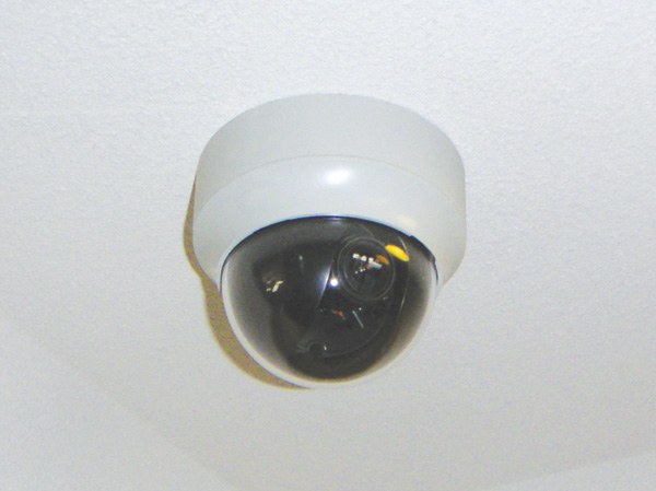 Security.  [surveillance camera] A total of seven set up a security camera inside the first floor common areas and elevator. The video has been recorded on a recorder in the control room, It is also possible playback of retroactively. (After a certain period of time has elapsed Delete) (same specifications)