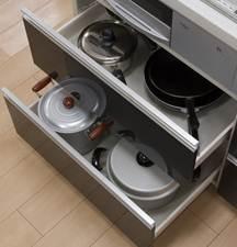 Same specifications photo (kitchen).  [Stove cabinet]  Out smooth slide storage type. You can also pay securely large pot and pans, You can list the contents is as far as it will go. 