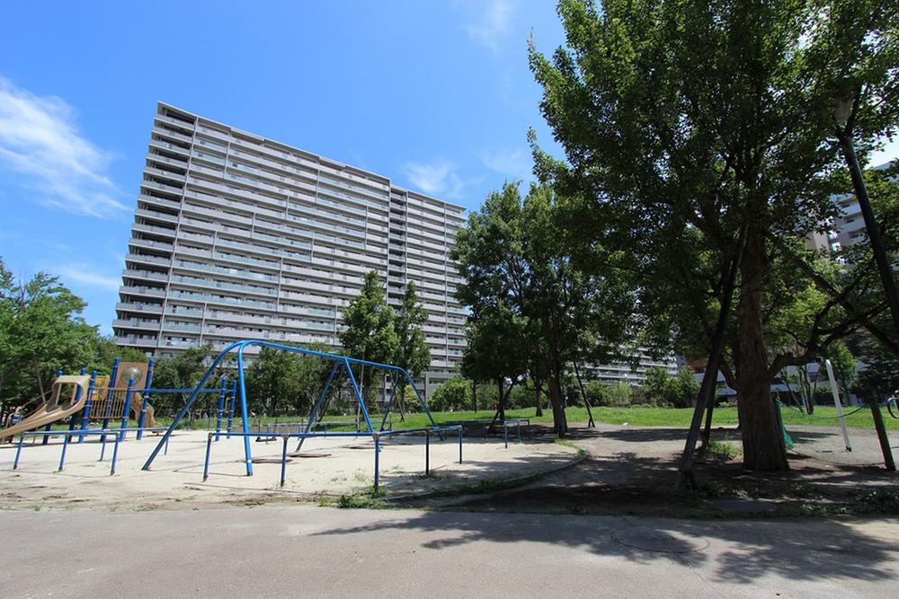 park. 500m to Nishiarai Sakae park