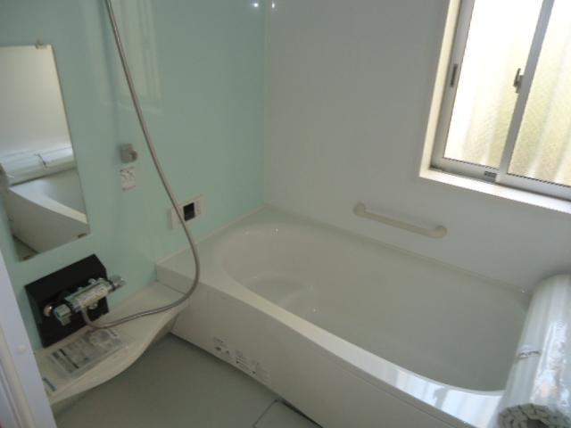 Bathroom. 4 Building