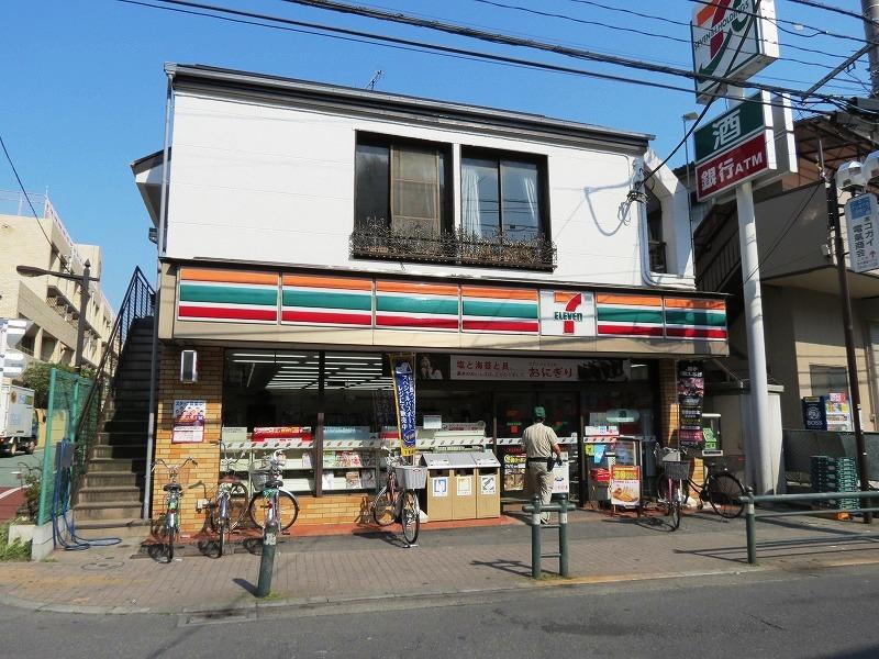 Convenience store. 525m to Seven-Eleven