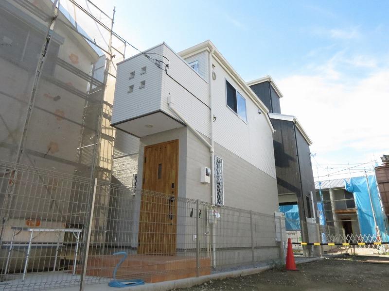 Local photos, including front road. Local Building 2 (September 2013) Shooting