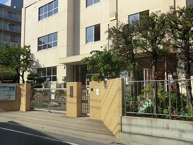 Junior high school. Yanaka 700m until junior high school