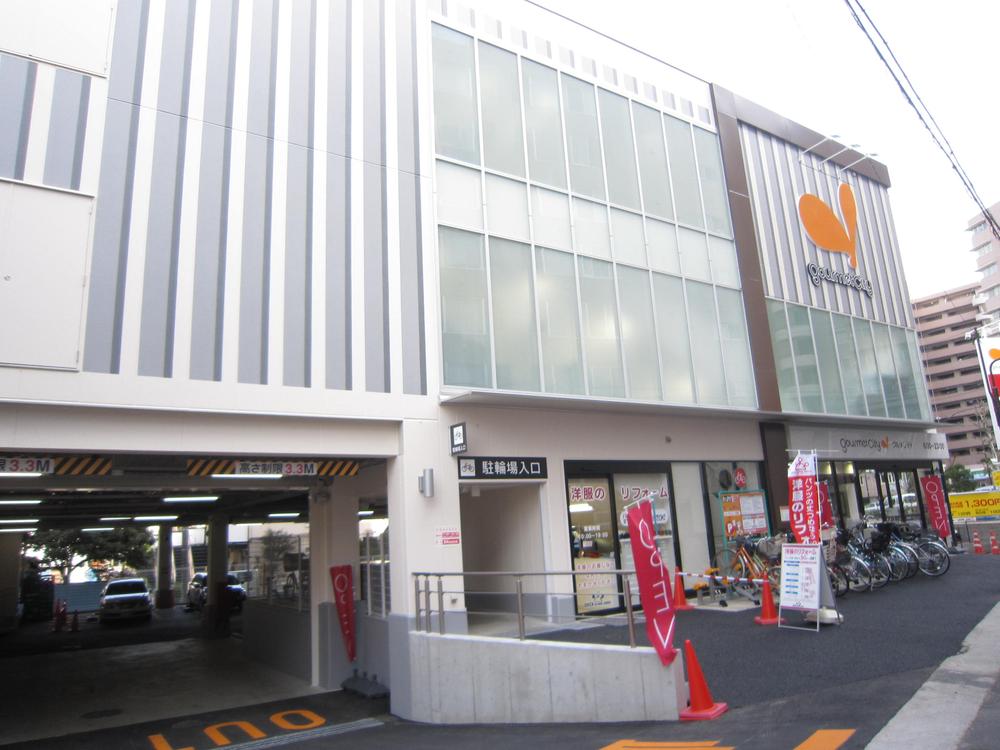 Supermarket. 250m to Gourmet City
