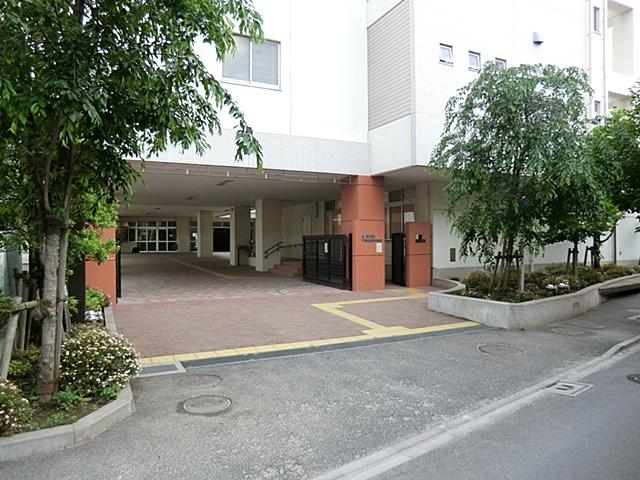 Junior high school. Senju Sakurazutsumi until junior high school 660m
