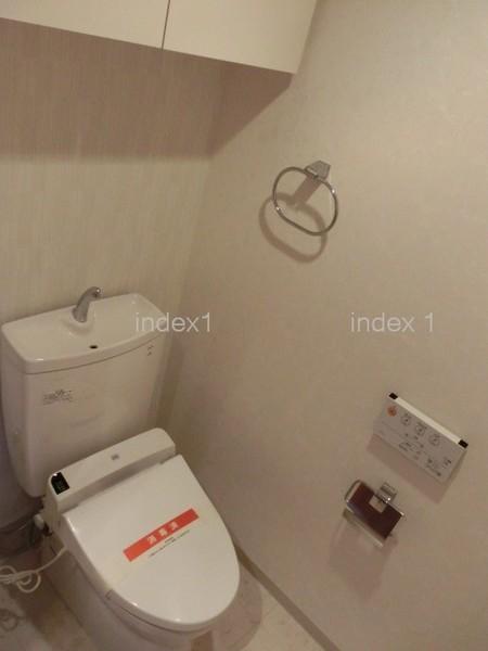 Toilet. Happy with Washlet ☆