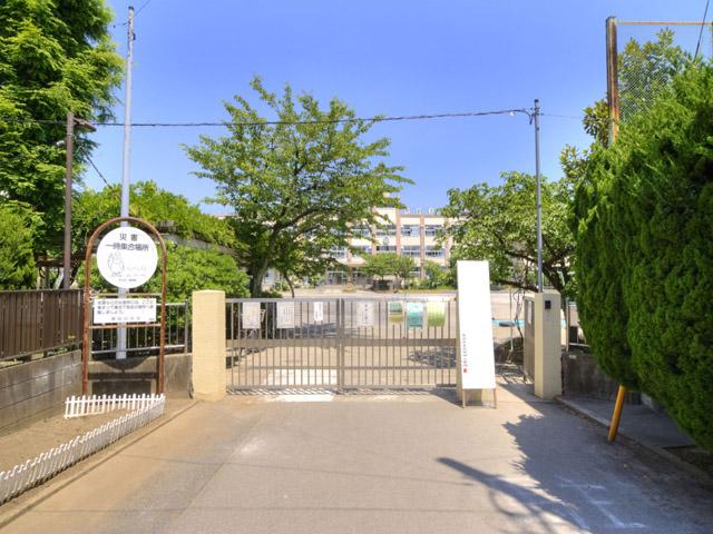 Primary school. 757m to Adachi Ward Oyata Elementary School