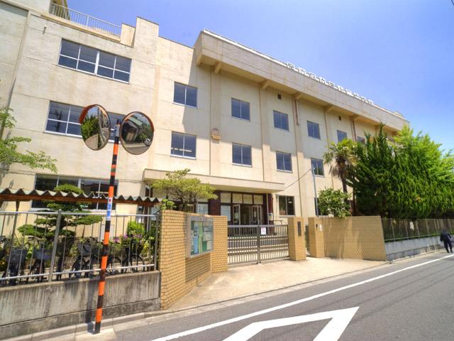 Junior high school. 943m to Adachi Ward twelfth junior high school