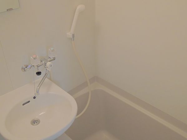 Bath. Unit bus washbasin