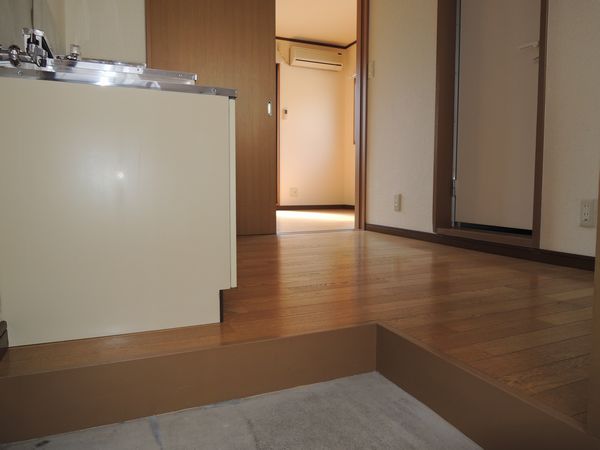 Entrance. You especially can take advantage of the personality of those who live because it is around the front door with no feature