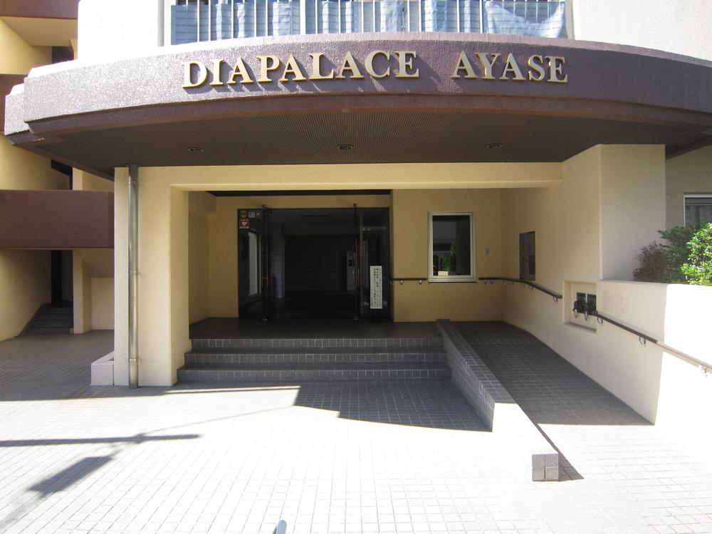 Entrance. Common areas